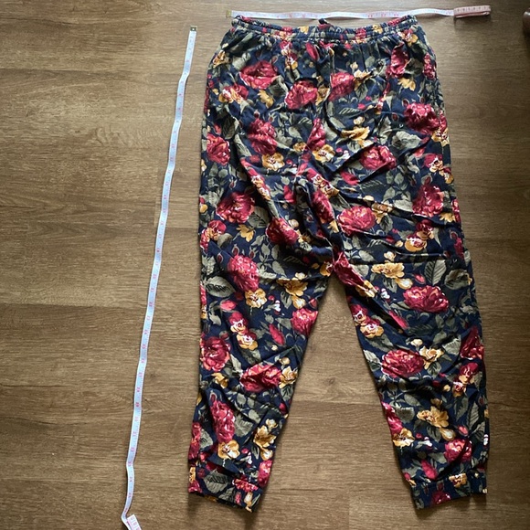 Abercrombie and fitch large floral joggers drawstring and elastic waist - Picture 5 of 6